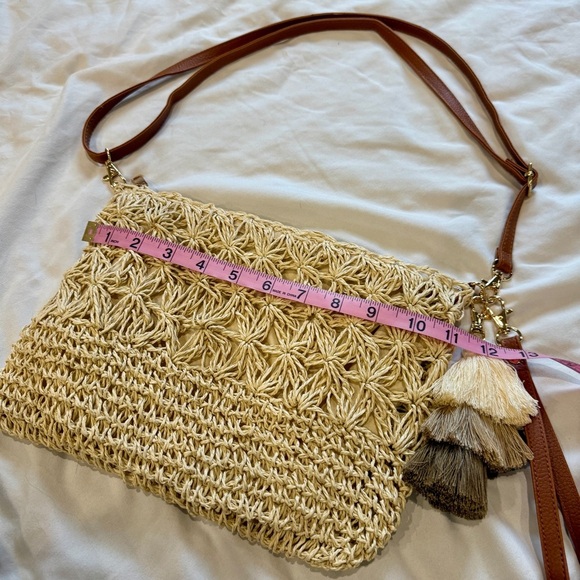 Straw Woven Crossbody & Wristlet Bag – Adjustable Strap 🌾🤎 - Picture 5 of 5